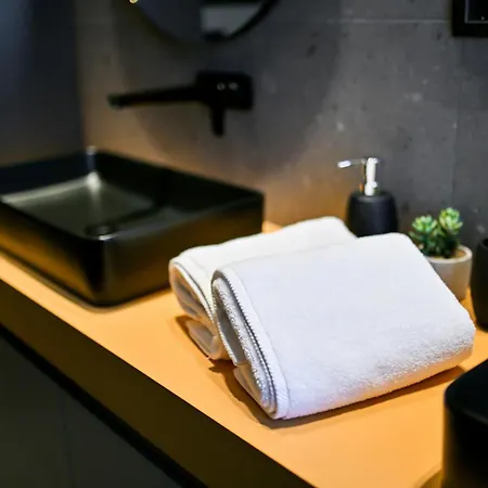 Three Pearls Deluxe & Zara