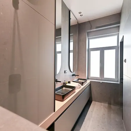 Three Pearls Deluxe &