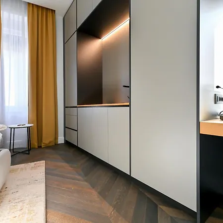 Three Pearls Deluxe & Zara