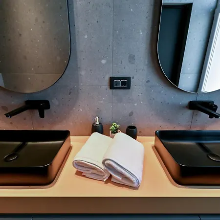 Three Pearls Deluxe & *