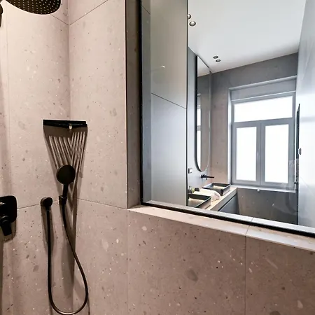 Three Pearls Deluxe & Zara