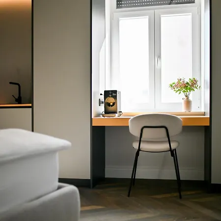 Three Pearls Deluxe & *