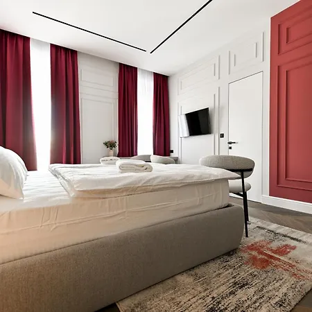 Three Pearls Deluxe & Zara