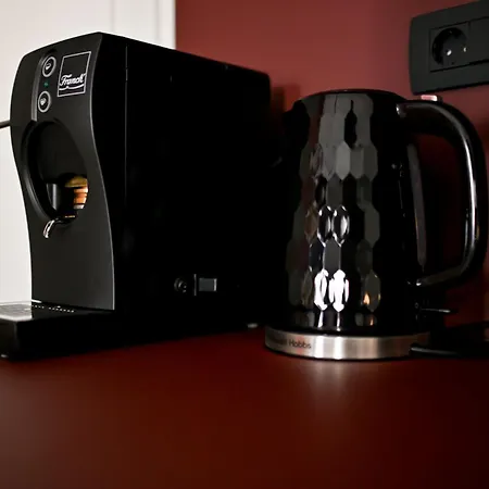 Three Pearls Deluxe & * Zara