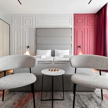 Three Pearls Deluxe & Appartamento *