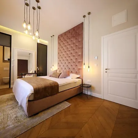 Three Pearls Deluxe & Zara