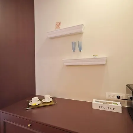 Three Pearls Deluxe &