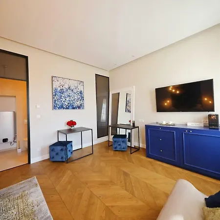 Three Pearls Deluxe & アパート