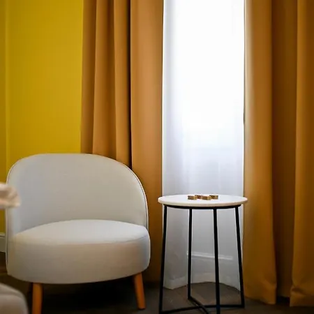 Three Pearls Deluxe & Apartman