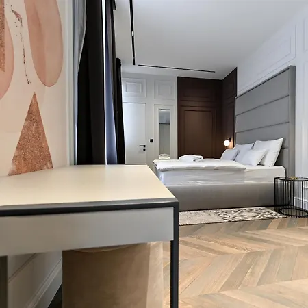 Three Pearls Deluxe & Appartement *