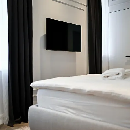 Three Pearls Deluxe & *