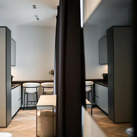 Three Pearls Deluxe &