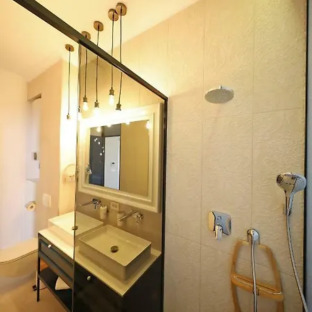 Three Pearls Deluxe & Appartement