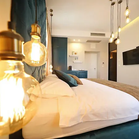 Three Pearls Deluxe & Apartman