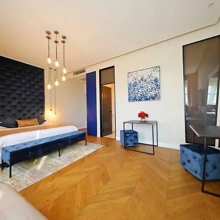Three Pearls Deluxe & Apartman