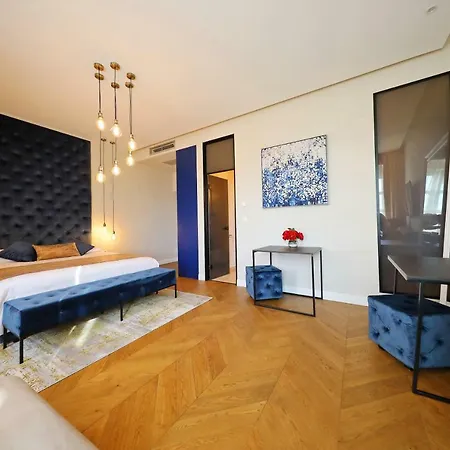 Three Pearls Deluxe & Appartement