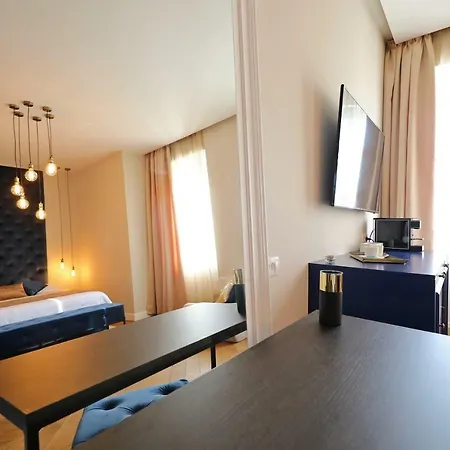 Three Pearls Deluxe &