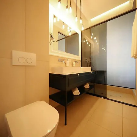 Three Pearls Deluxe & Appartement