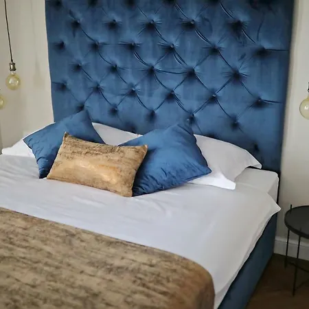 Three Pearls Deluxe & Apartman *