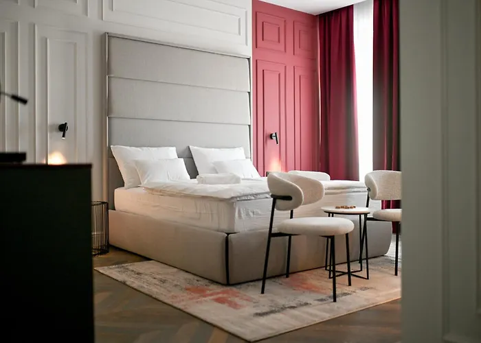 Three Pearls Deluxe & Apartment