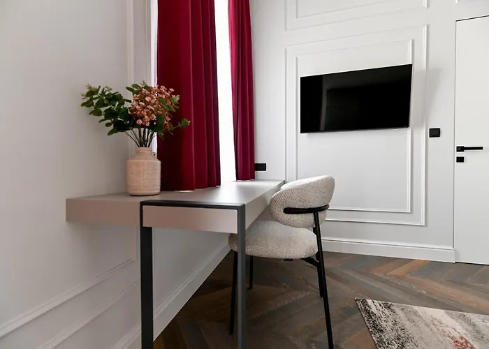 Three Pearls Deluxe & *