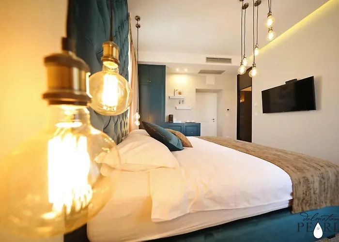 Three Pearls Deluxe & Appartement