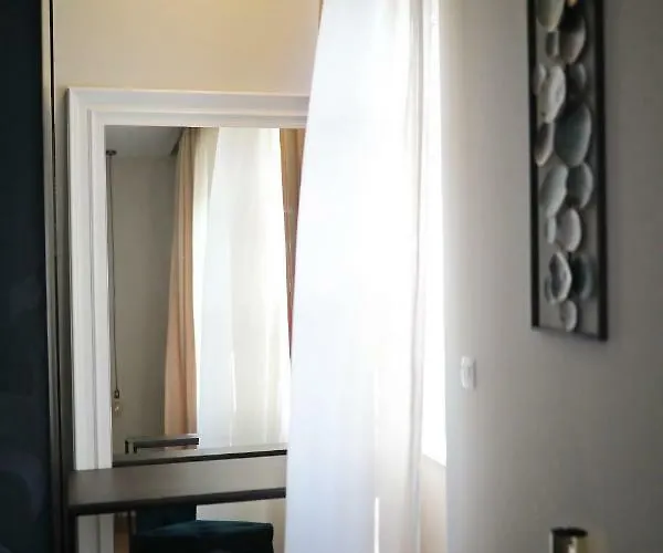 Three Pearls Deluxe & Apartment