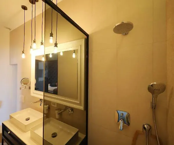 Three Pearls Deluxe & Zadar