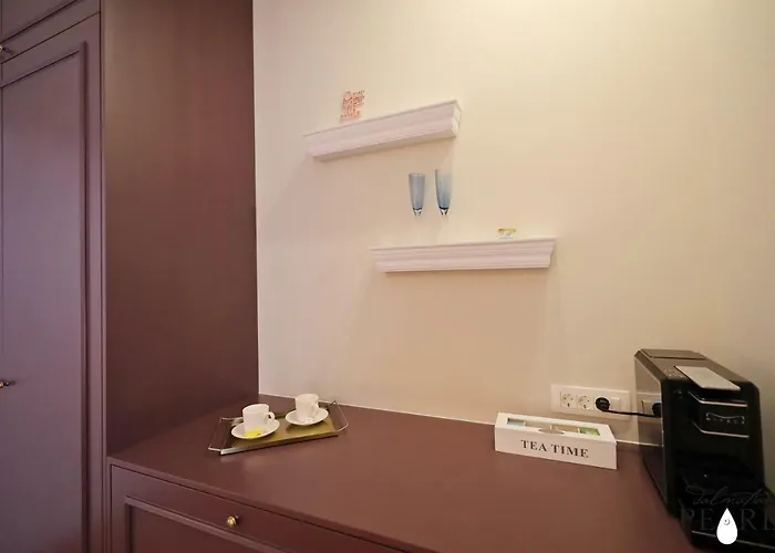 Three Pearls Deluxe &