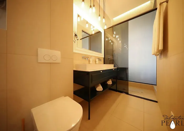 Three Pearls Deluxe & Appartement