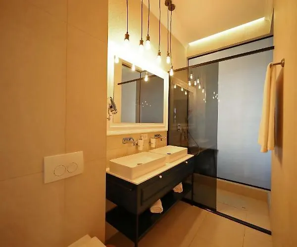 Three Pearls Deluxe & Appartement